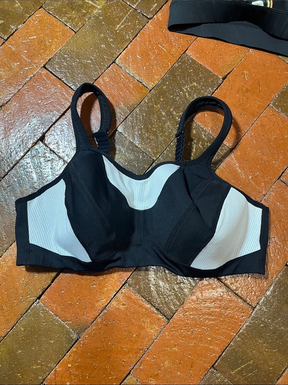 Parfait 42C underwire, sports bra black and white 3274